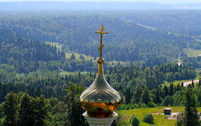 Russian Church the vastness of the cross